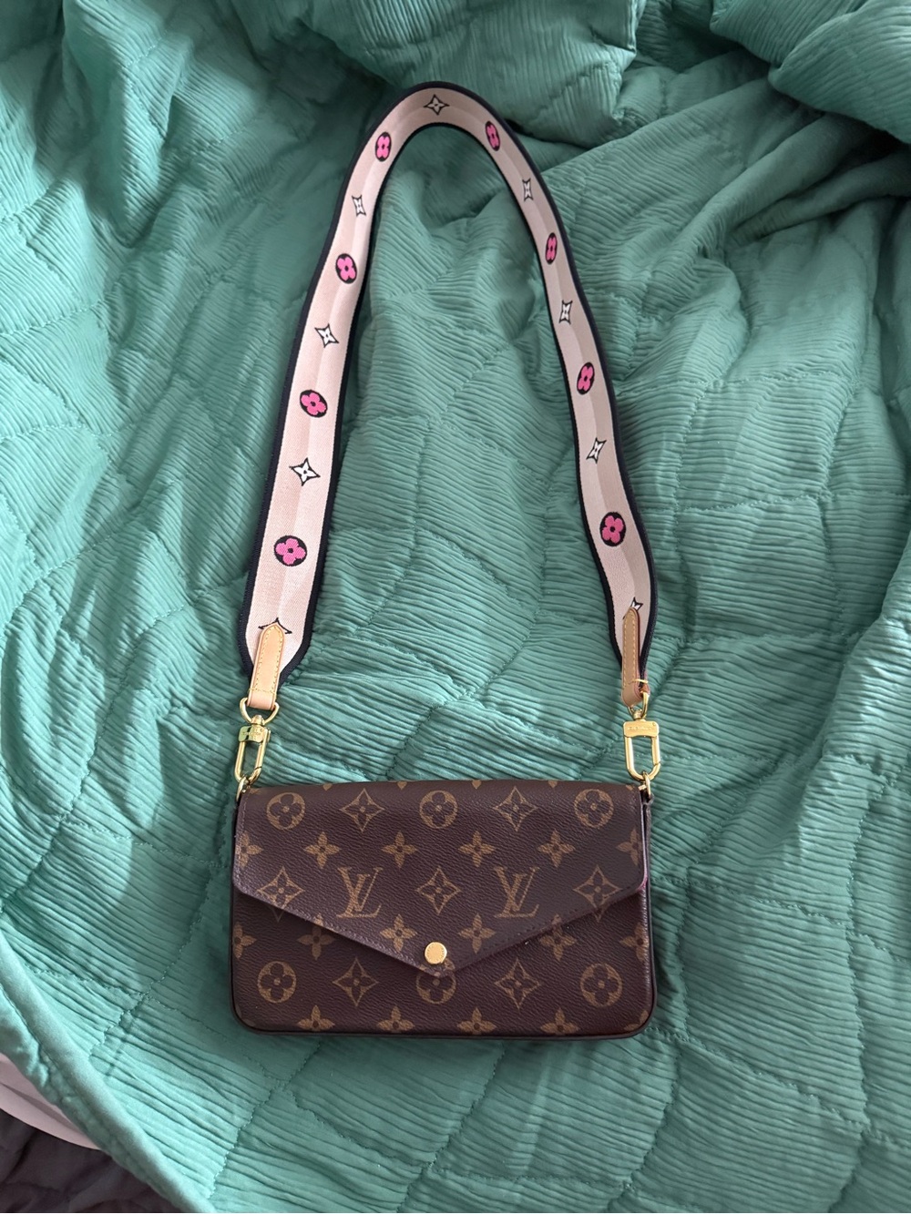 Louis Vuitton Pink and Beige Monogram Jacquard Strap with Gold Hardware - Picture 4 of 7